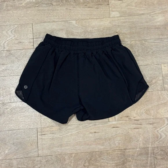 Lululemon Hotty Hot Shorts II Long 4" Black Size 6 - Picture 2 of 4